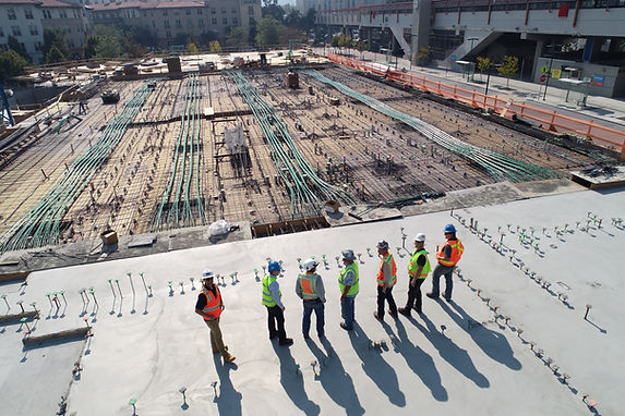 Equipo de Kodiak Aranzia en acción en un proyecto de construcción.