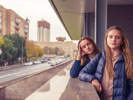 Les amitiés toxiques à l’adolescence : Comment les reconnaître et s’en éloigner