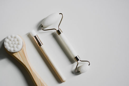 image of guasha and beauty tools