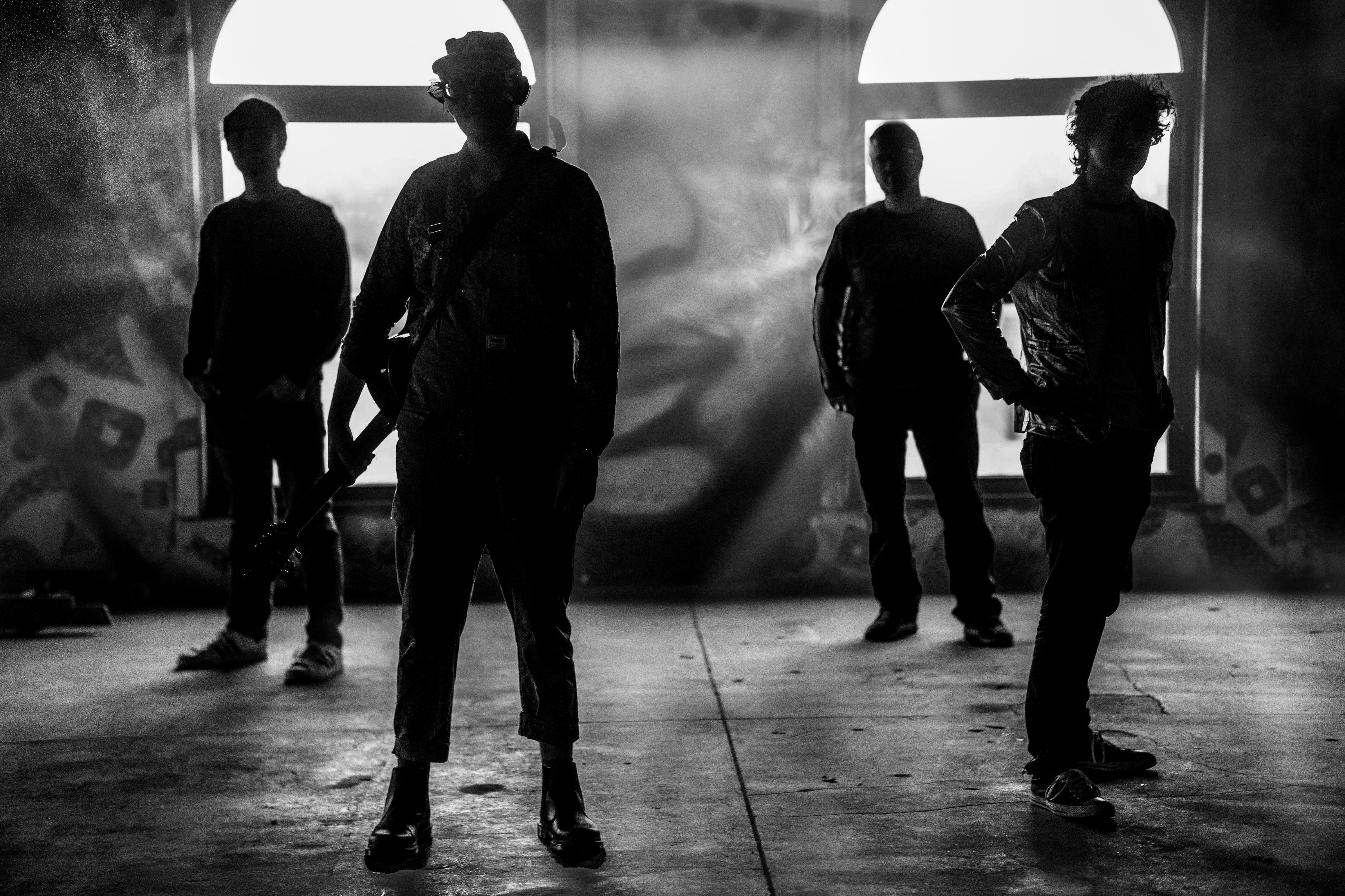 Image de personnes en noir et blanc représentant le collectif