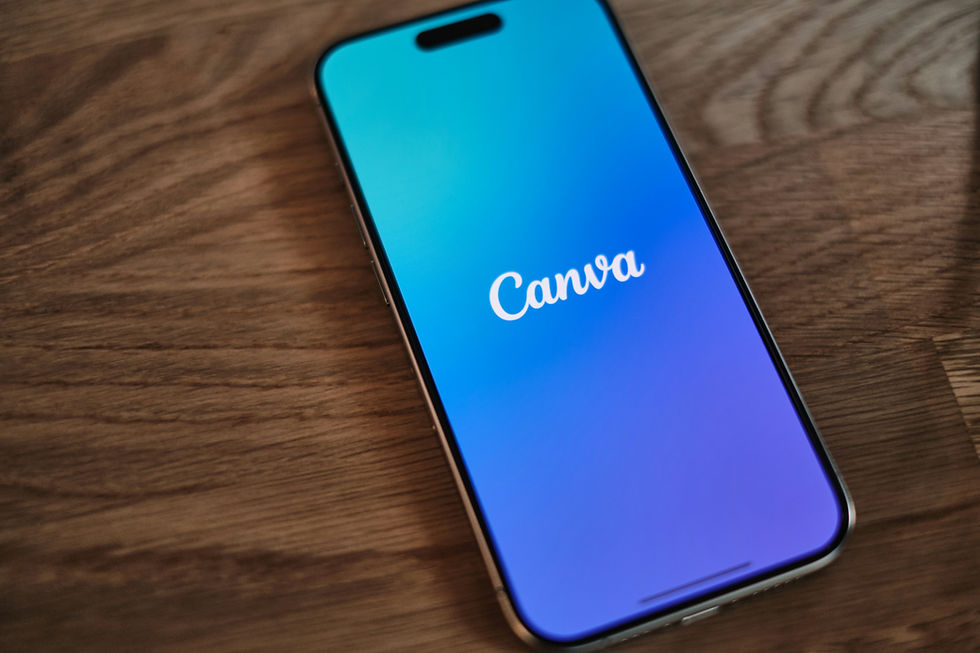 celular com app do Canva