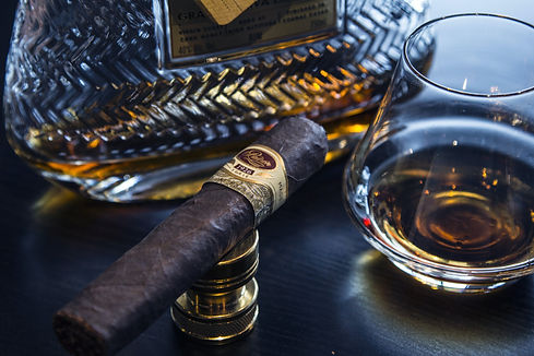 Zigarre und Whisky