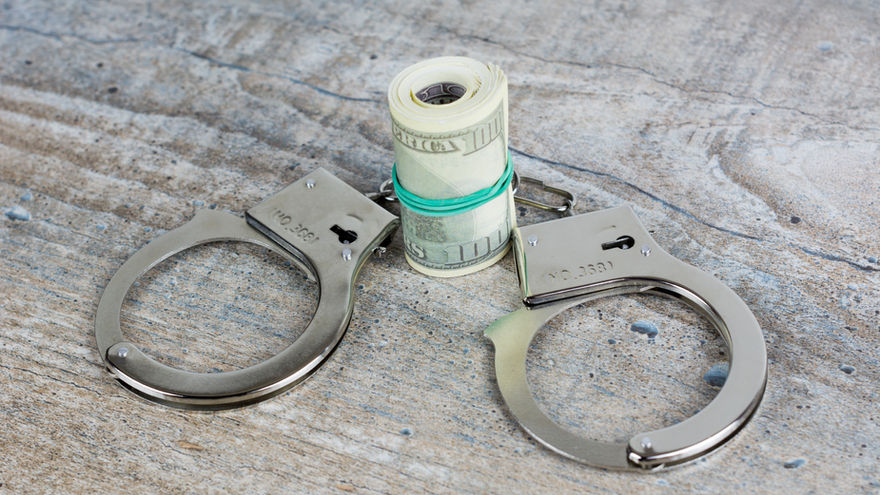 Polícia pode entrar na casa de suspeito sem mandado para buscar drogas? O que diz o STF?