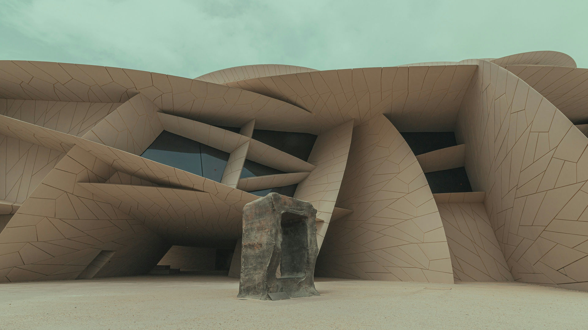 Qatar — hero