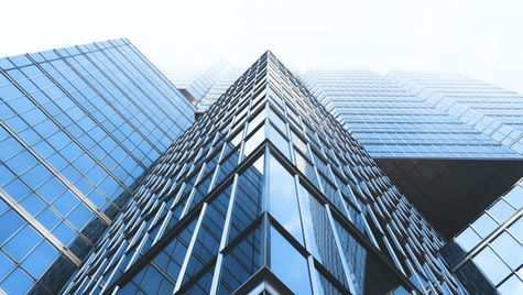 Business owner reviewing a personal guarantee clause in a commercial lease agreement in Ontario