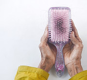 Haarbürste mit Haaren