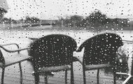 Image by El Salanzo, STÜHLE IM REGEN, VORSTELLUNG VORBEI