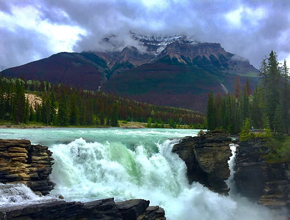 Alberta's Icefields Parkway is known for its striking lookout spots and easy access to great hiking trails. One of the best drives in the world, this drive will take you through spectacular mountains and past some of the most beautiful lakes in Canada.