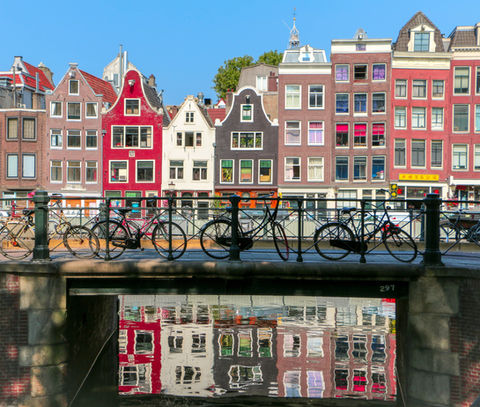 Private chauffeur and luxury van service in Amsterdam – Platinum Paris