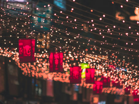 Red paper lanterns on a background of warm fairy lights represent a fantasy culture.