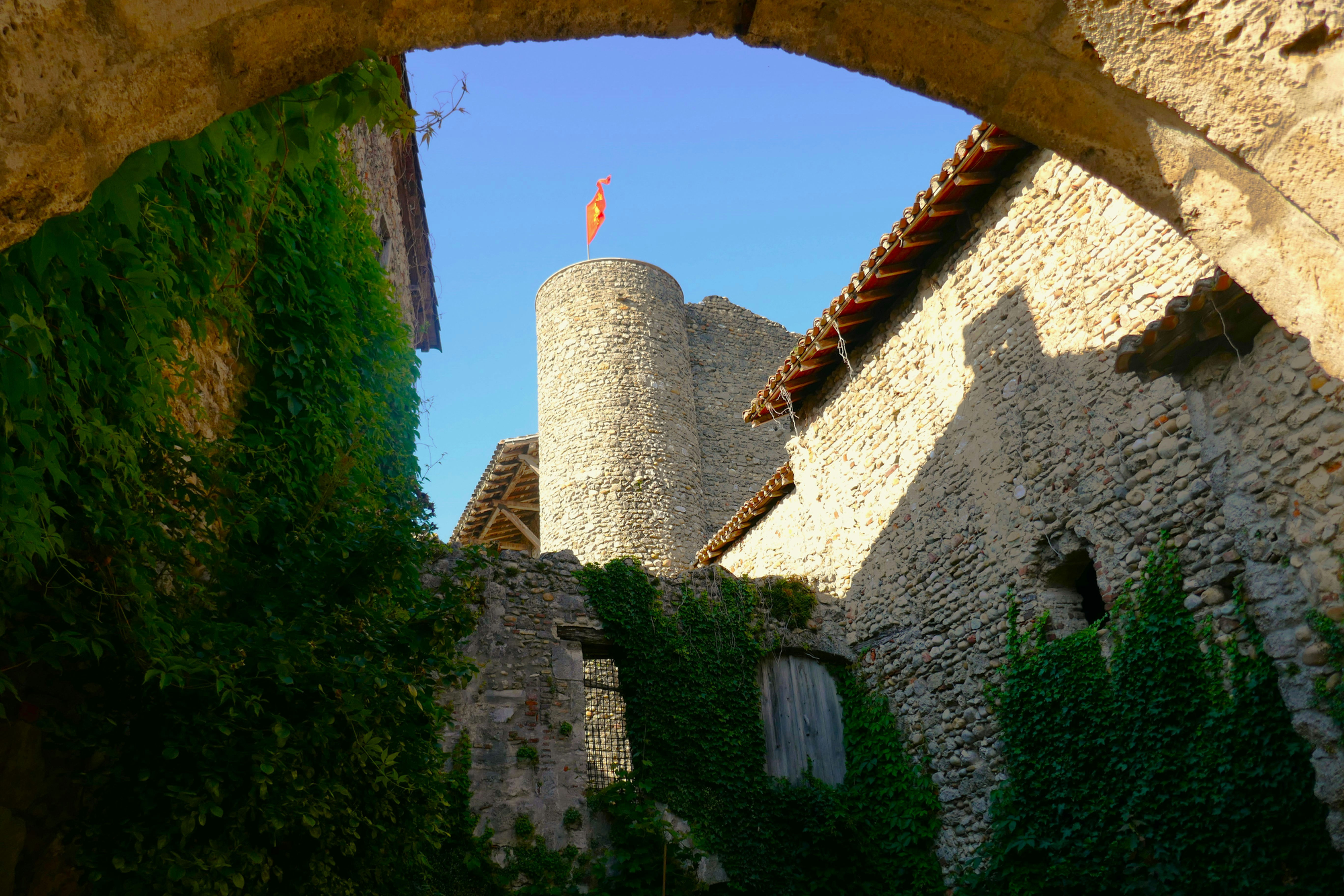 No. 5: Pérouges & Bird Park +/- 110 km