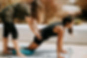 O Paradoxo da Professora de Yoga: Quando Ensinamos Equilíbrio, mas Vivemos um Excesso de Yang