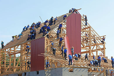 Dachdecker im Einsatz, Foto von Randy Fath