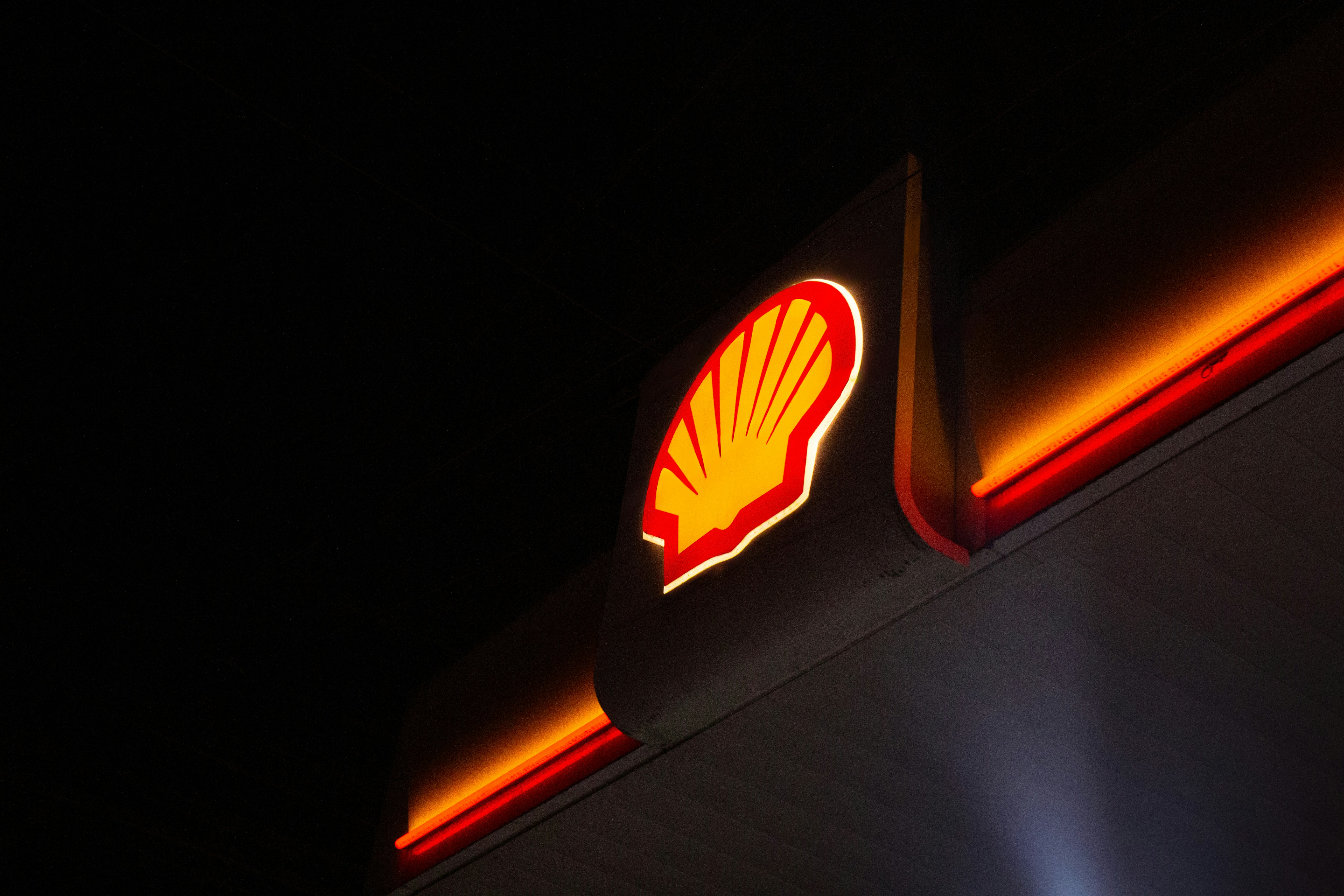 Ejecutivo de Shell critica paralización de proyectos eólicos por Trump, impactando inversiones en EE.UU.
