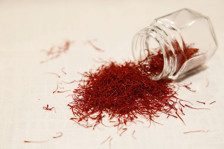 Saffron thread felt by bottle