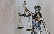 Image by Tingey Injury Law Firm, JUSTITIA, GÖTTIN DER GERECHTIGKEIT, BALANCE DES GESETZES, RECHT UND UNRECHT