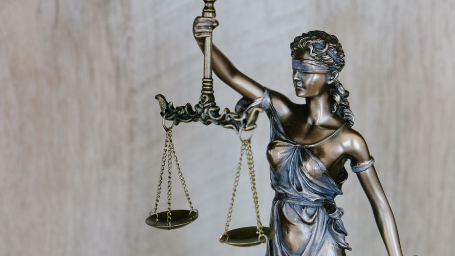 LEGAL PERSONHOOD FOR RIVERS ACROSS BORDERS: THE TERRITORIAL TRAP IN THE RIGHTS OF NATURE MOVEMENT.