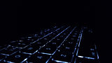 Beleuchtete Tastatur mit schwarzem Hintergrund
