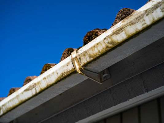 Repairing Damaged or Sagging Eavestroughs