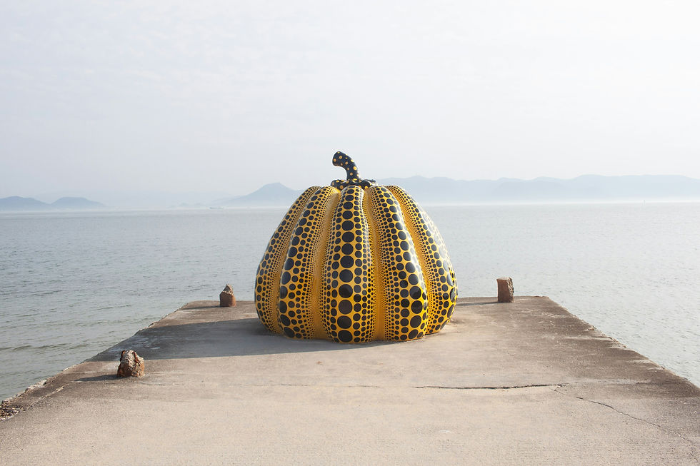 Abóbora amarela de bolinhas da artista Yayoi Kusama