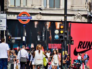 Showing big brands on billboard (Nike)