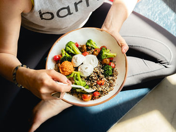 Gesund abnehmen als Frau: Wie Training und clevere Ernährung wirklich Fett verbrennen