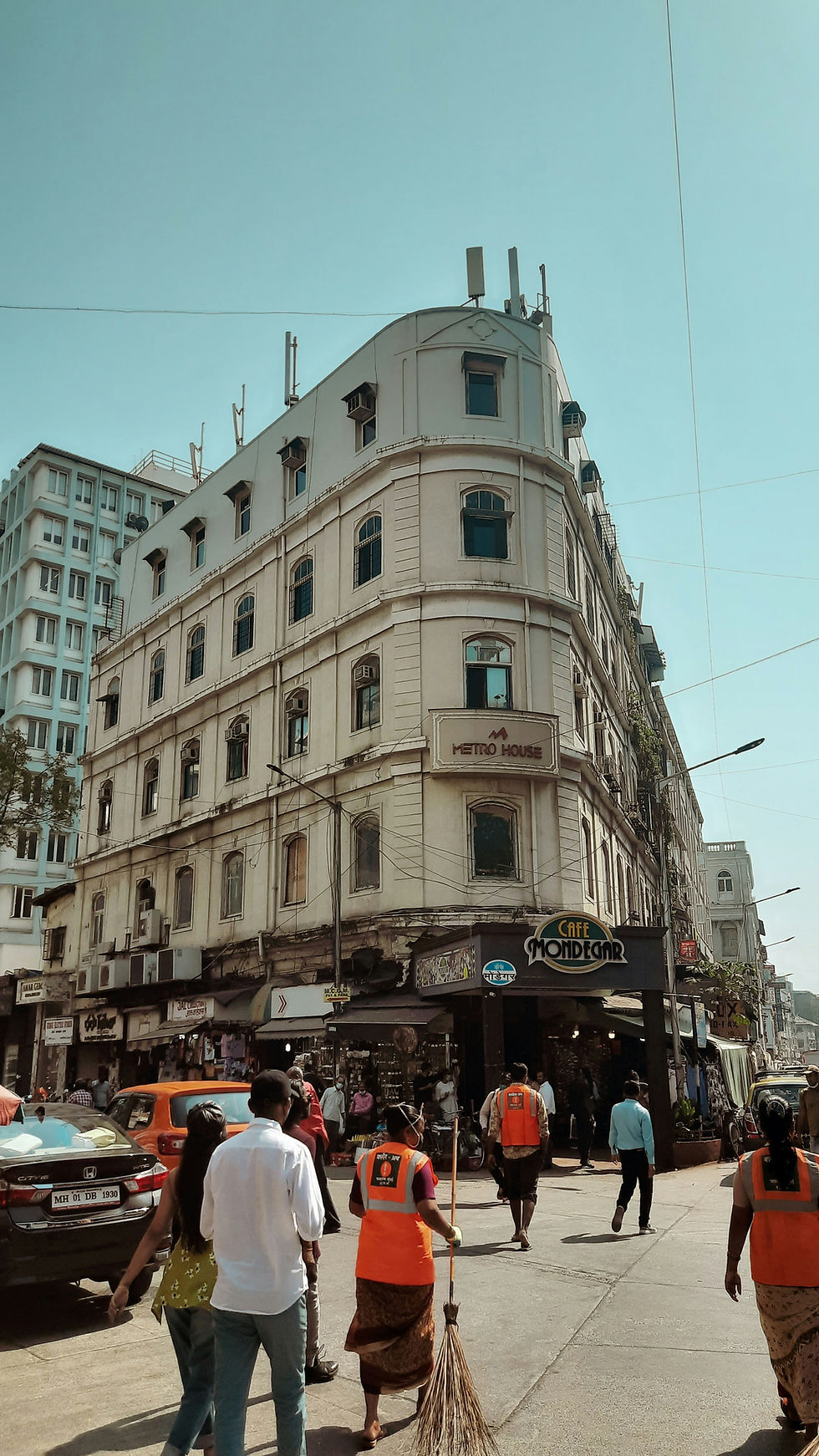 The vibrant world of Café Mondegar