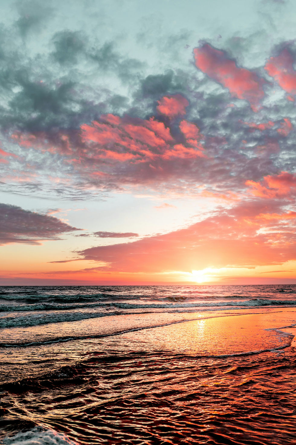Peaceful sunset over ocean