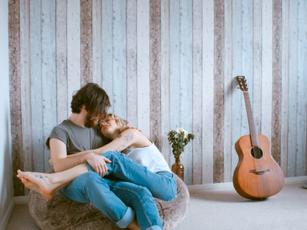Is There a Connection Between Jealousy and Risky Behaviors in Relationships?
