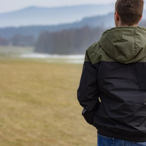 5 Rekomendasi Jaket Anti Air yang Tetap Stylish