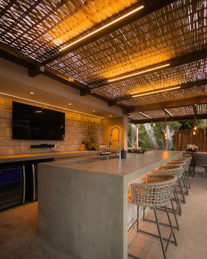 Modern Outdoor Kitchen