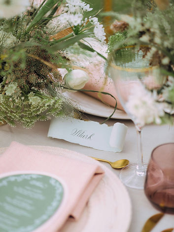 Image by Katie Puzatova