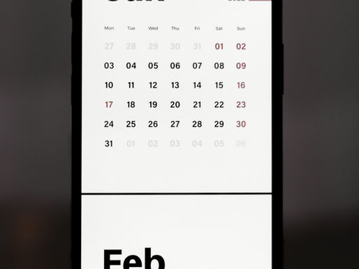 celular exibindo calendário