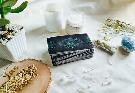 Consultation de voyance par téléphone avec Amély Voyante médium Toulouse Nailloux - Tirage de cartes, oracle pendule divinatoire